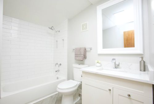 8054 Kimbark Ave, Chicago IL 60637-3720 exterior