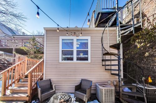 3823 Ravenswood Ave, Chicago IL 60660-2320 exterior