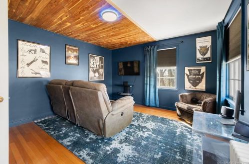 616 Poquonock Ave, Windsor CT  06095-2204 exterior