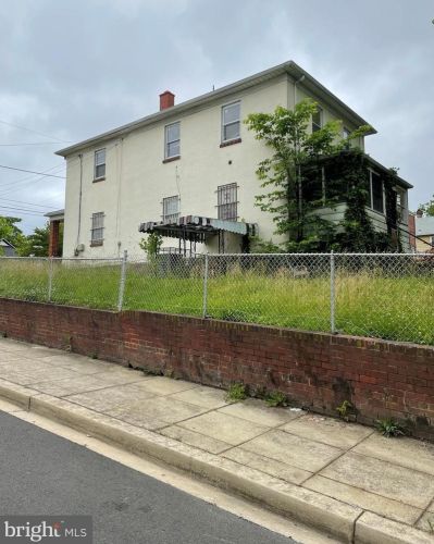 4818 Jay St, Washington DC 20019-3755 exterior