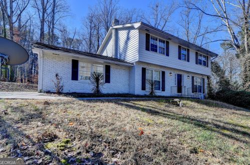 525 Abernathy Rd, Atlanta GA  30328-3414 exterior