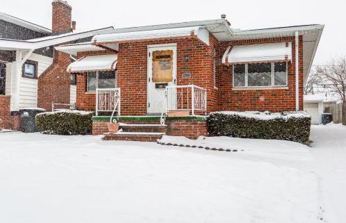 2186 Chesterland Ave, Cleveland OH 44107-6145 exterior