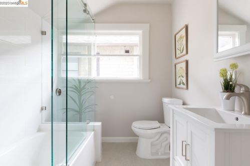 2542 Chilton Way, Berkeley CA 94704-2807 exterior