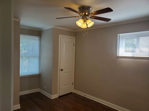 8733 East End Ave, Chicago IL  60617-2734 exterior