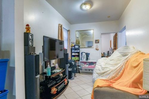 117 6 St, Paterson NJ 07508-2121 exterior