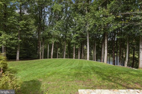 11013 Cripplegate Rd, Rockville MD 20854-1630 exterior