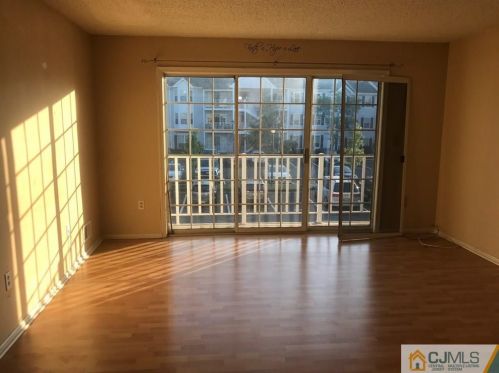 465 Northam Dr, New Brunswick NJ  08902-4243 exterior