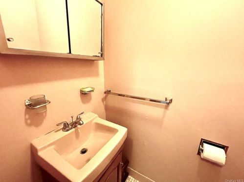 23 Kenyon Pl, Mount Vernon NY 10552-3018 exterior