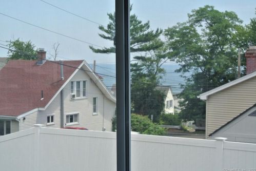 16 Stevens St, Milford CT 06460-7868 exterior