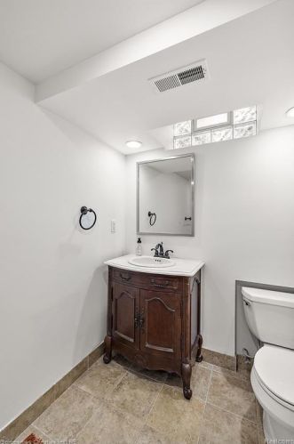 1174 Lakeside Dr, Bham MI 48009-1381 exterior