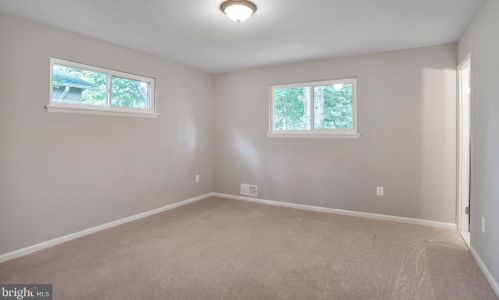 14005 Congress Dr, Rockville MD 20853-2668 exterior