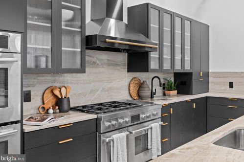 220 Prince St, Lancaster PA 17603-5878 exterior