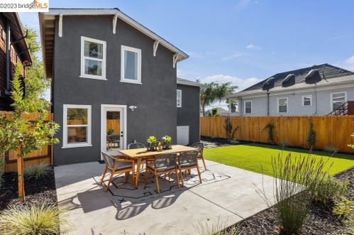 1307 Haskell St, Berkeley CA 94702-2415 exterior