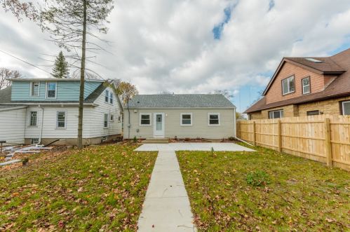 4886 Mohawk Ave, Milwaukee WI  53217-5426 exterior