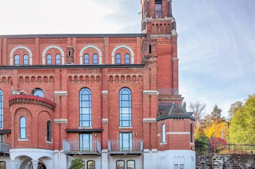 1 Pius St, Pittsburgh PA  15203-1655 exterior