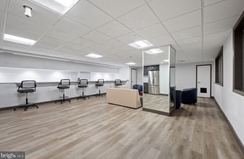 2101 Chestnut St, Philadelphia PA  19103-3197 exterior