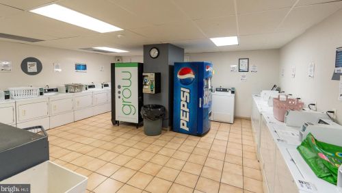 1324 Locust St, Philadelphia PA 19107-5604 exterior