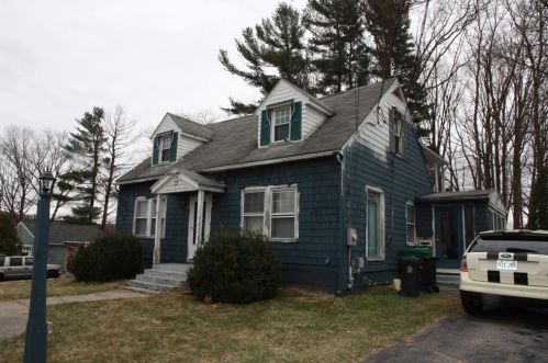 37 Helen St, Chicopee, MA 01020-3631