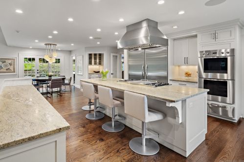 19 Pequot Trl, Westport CT 06880-2929 exterior