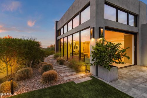 5841 Echo Canyon Cir, Phoenix AZ 85018-1243 exterior