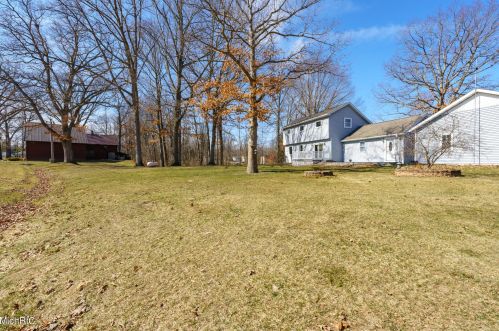 45551 Peninsula Dr, Grand Junction MI 49056-9462 exterior