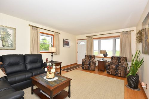 4719 20th St, Milwaukee, WI 53209-6329