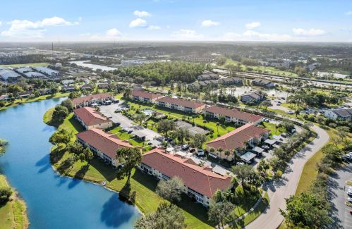 180 Furse Lakes Cir, Naples FL 34104-6440 exterior