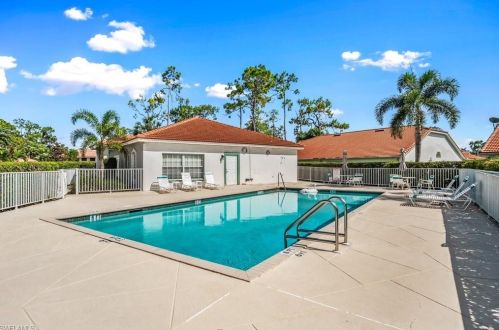 367 Melrose Pl, Naples FL 34104-8800 exterior
