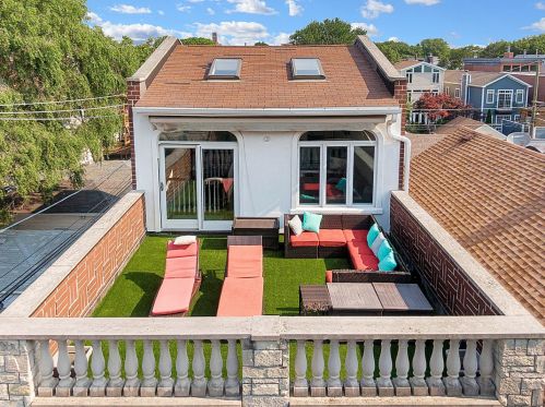 1542 Oakdale Ave, Chicago IL 60657-4024 exterior