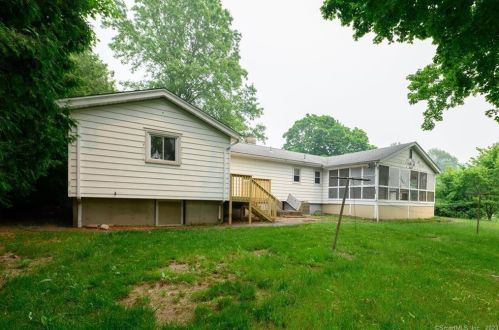 38 Belvedere Rd, North Haven CT 06473-3911 exterior