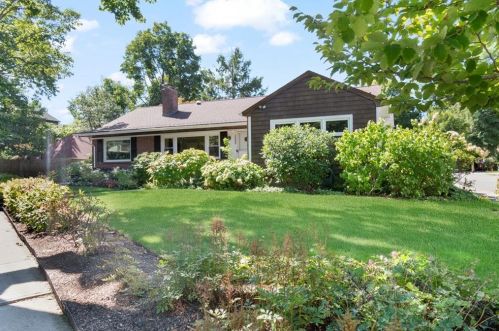 132 Humboldt Ave, Providence, RI 02906-5405