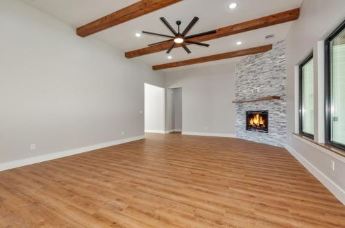 302 Edgewood Dr, Montgomery TX exterior