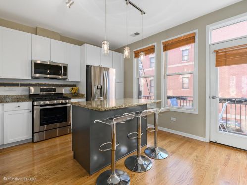 1010 Crosby St, Chicago IL 60610-2405 exterior