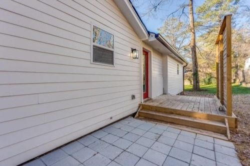 616 Commercial Ave, Atlanta GA 30318-8318 exterior