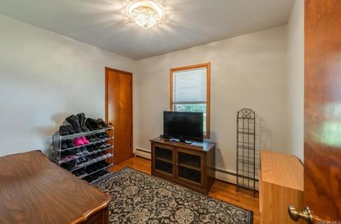 11 Stanley St, Poughkeepsie NY 12603-1429 exterior