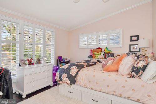 6651 Old Chesterbrook Rd, Mc Lean VA  22101-4661 exterior