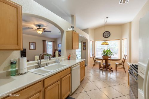 8885 Majestic Mountain Dr, Tucson AZ 85742-4503 exterior