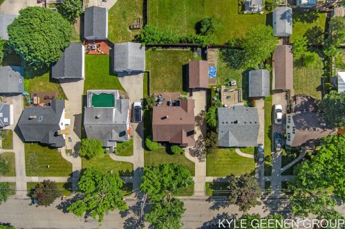 1114 Northlawn St, Grand Rapids MI 49505-3724 exterior