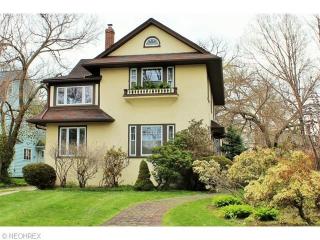 1061 Forest Cliff Dr, Cleveland, OH 44107-1215