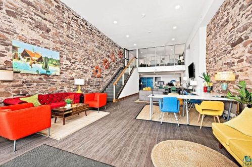 3 Superior St, Duluth MN 55804-2422 exterior