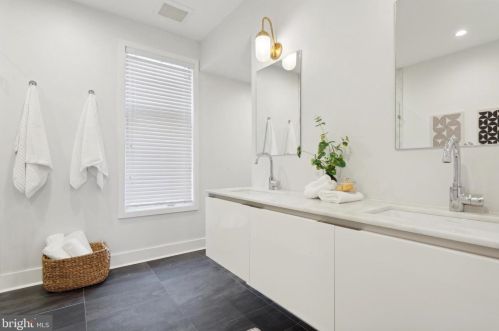 1427 Kater St, Philadelphia PA 19147-1851 exterior