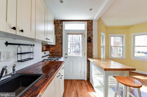 1647 Kramer St, Washington DC  20002-4558 exterior