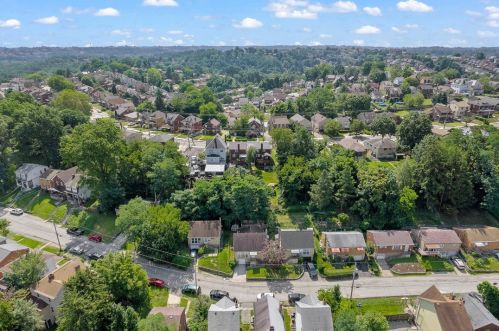 2107 Plainview Ave, Pittsburgh PA 15226-1545 exterior