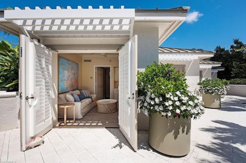 8930 Bay Colony Dr, Naples FL 34108-7706 exterior