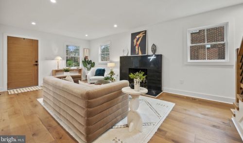 2706 Valley Dr, Alexandria VA  22302-2845 exterior