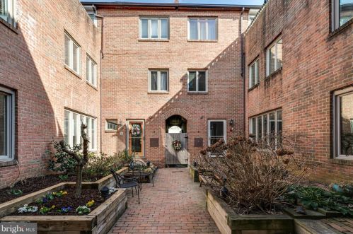 747 3 St, Philadelphia PA 19147-3324 exterior