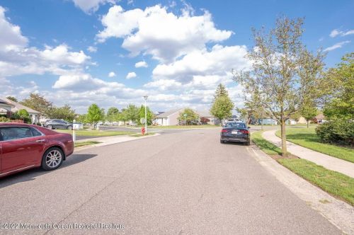 1 Gladstone Ave, Lakehurst NJ 08759-6626 exterior