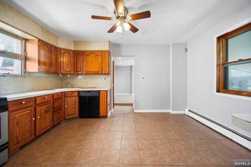 140 Clinton Pl, East Rutherford NJ 07073-1723 exterior