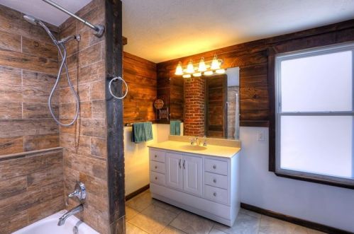 930 Peralta St, Pittsburgh PA 15212-8003 exterior