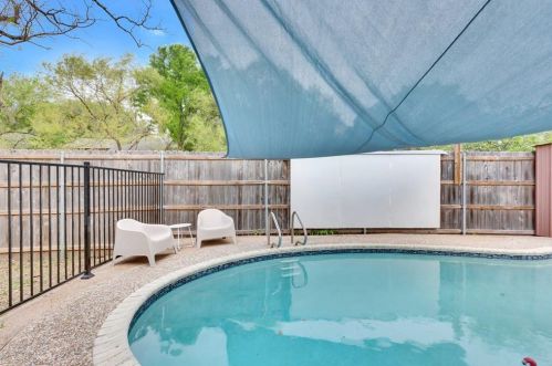 8304 Beaver Brook Ln, Austin TX  78748-5422 exterior